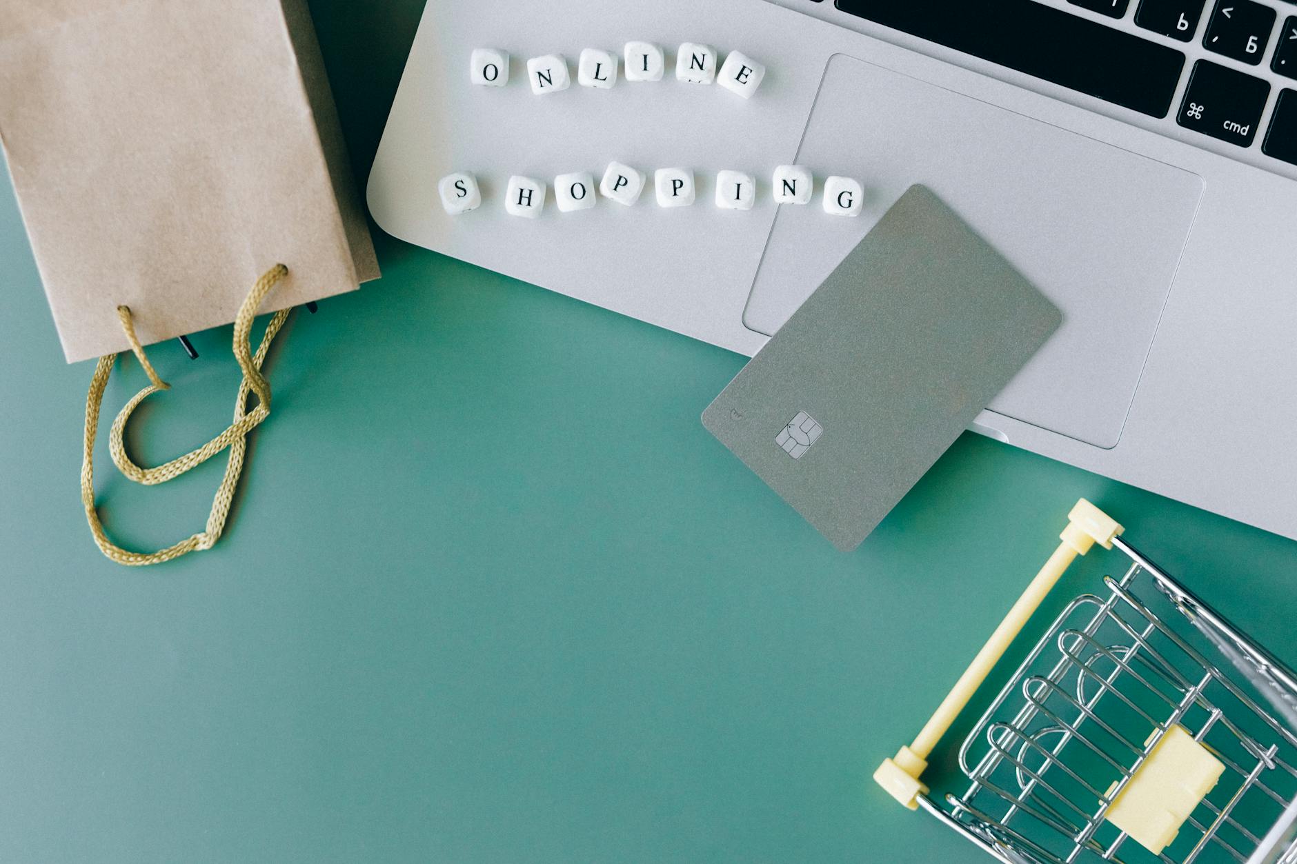 Cross-Sell and Upsell Email Strategies: How to Increase AOV by 25%